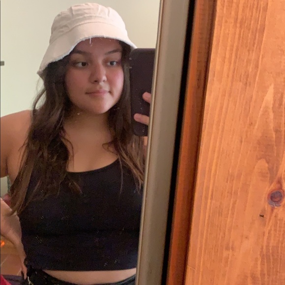 Meet your Posher, Andrea - Picture 1 of 1